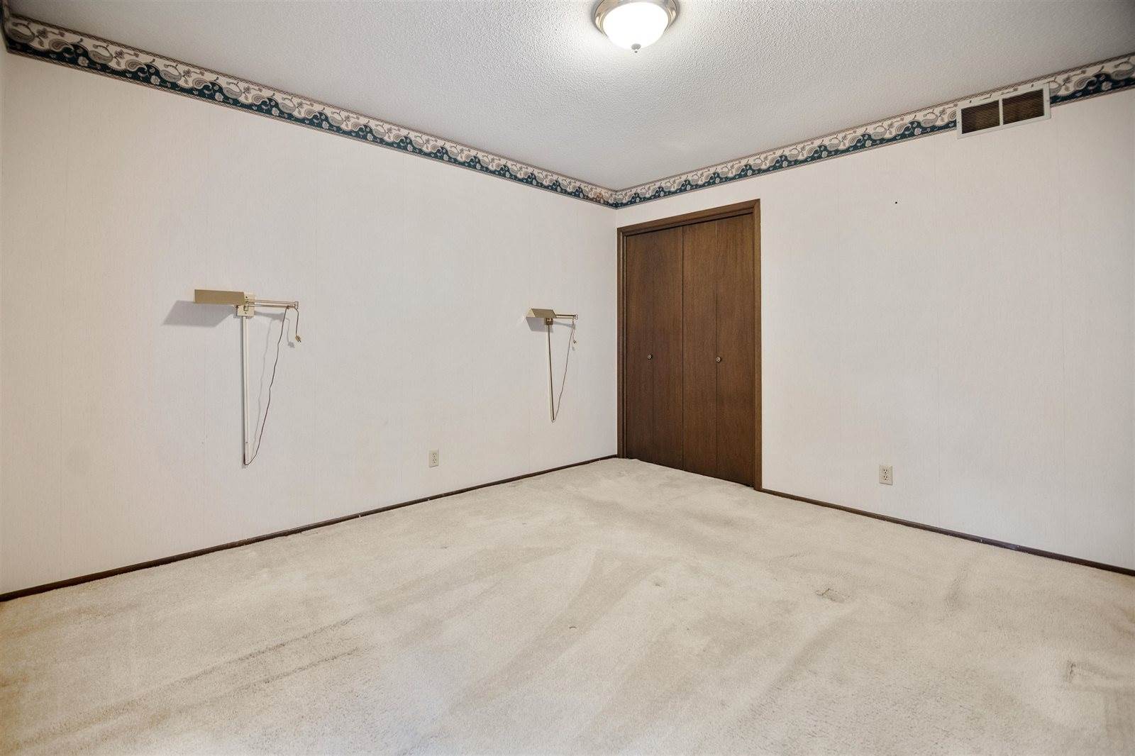 1962 North Charlotte St, Wichita, KS 67208