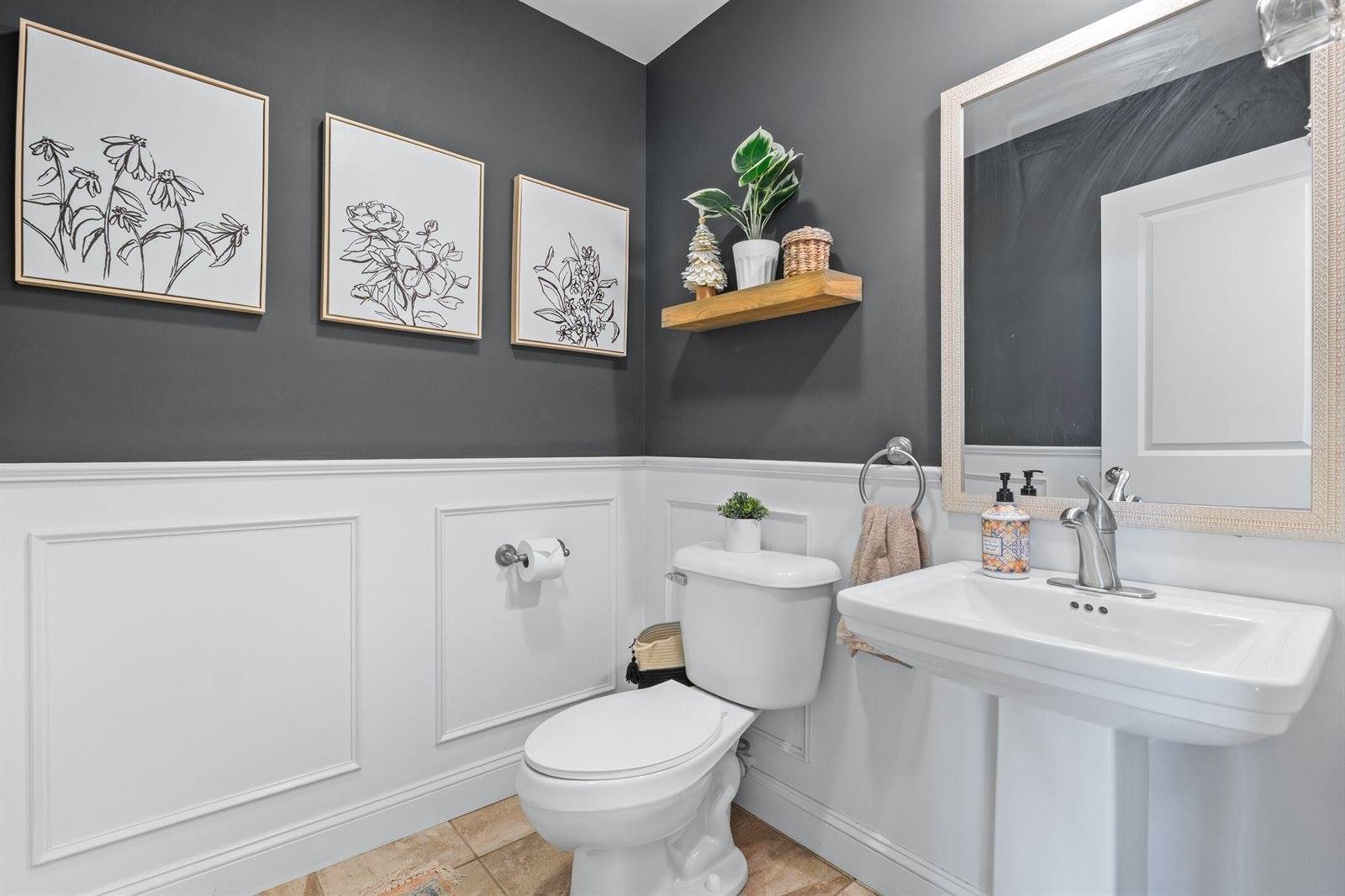 29 Foster Avenue, Hampden, ME 04444