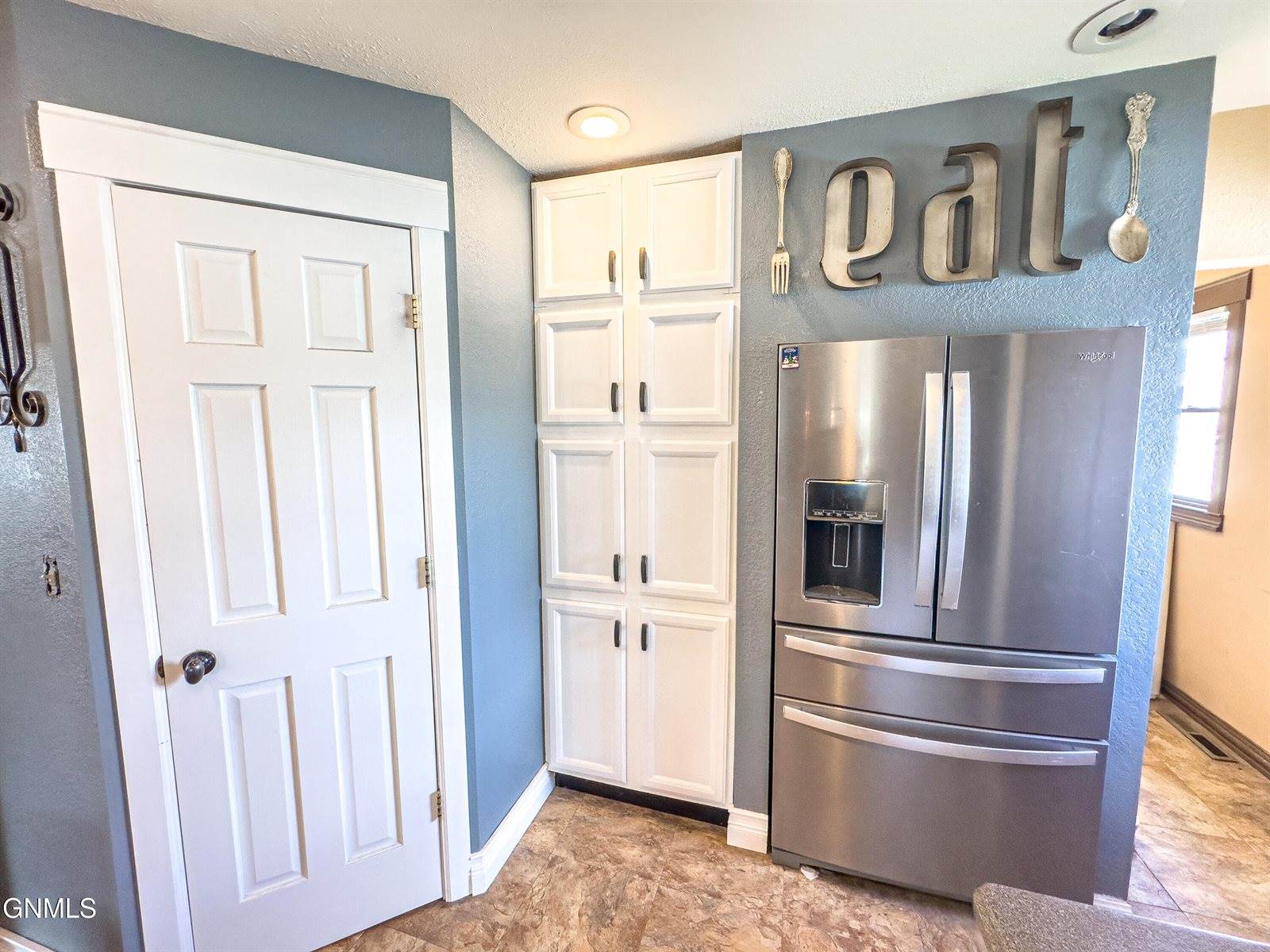 19 2nd Street East, Culbertson, MT 59218