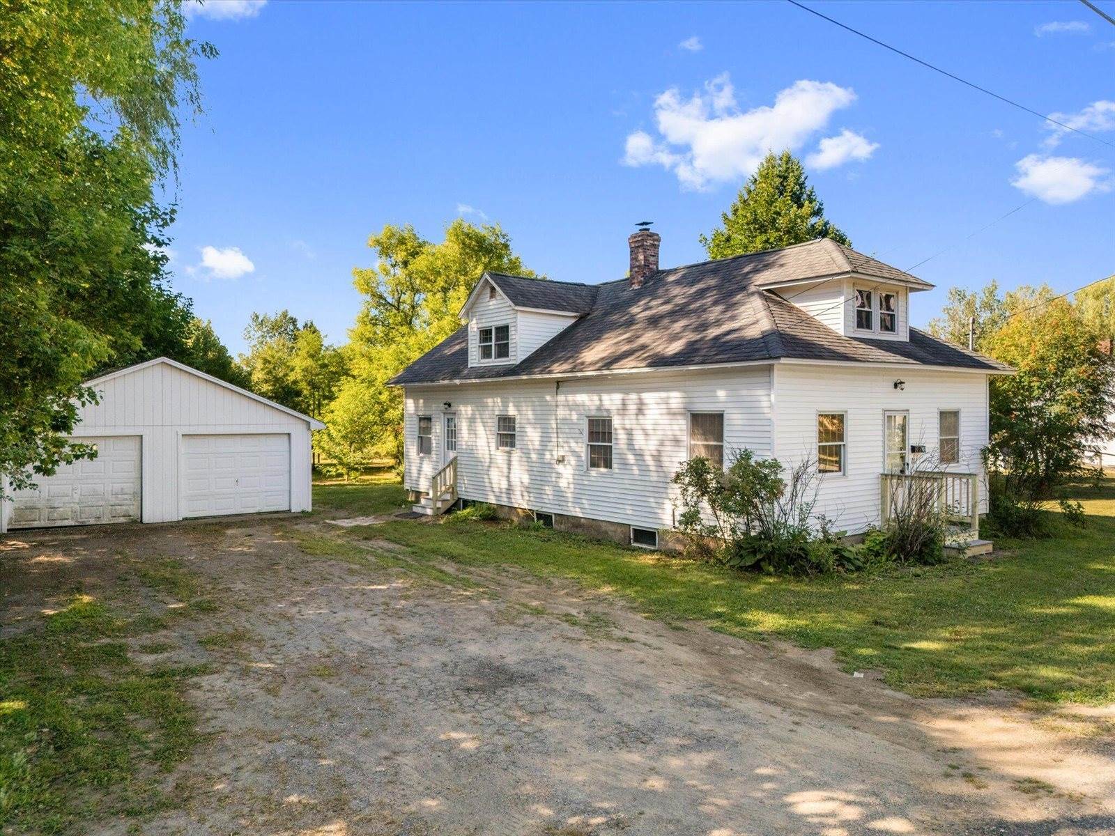 20 South Street, Newport, ME 04953