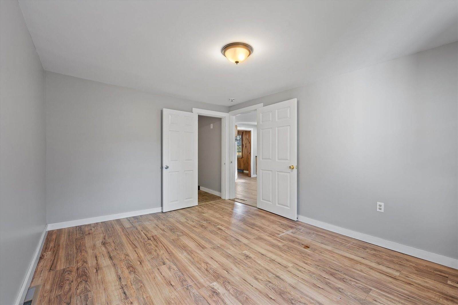 20 South Street, Newport, ME 04953