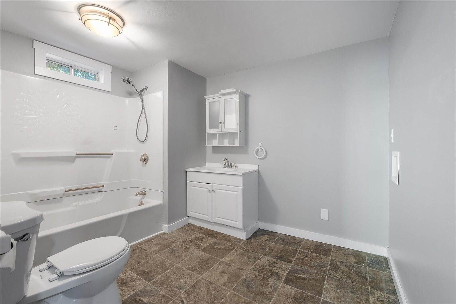 20 South Street, Newport, ME 04953