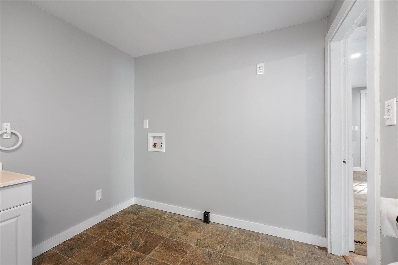 20 South Street, Newport, ME 04953