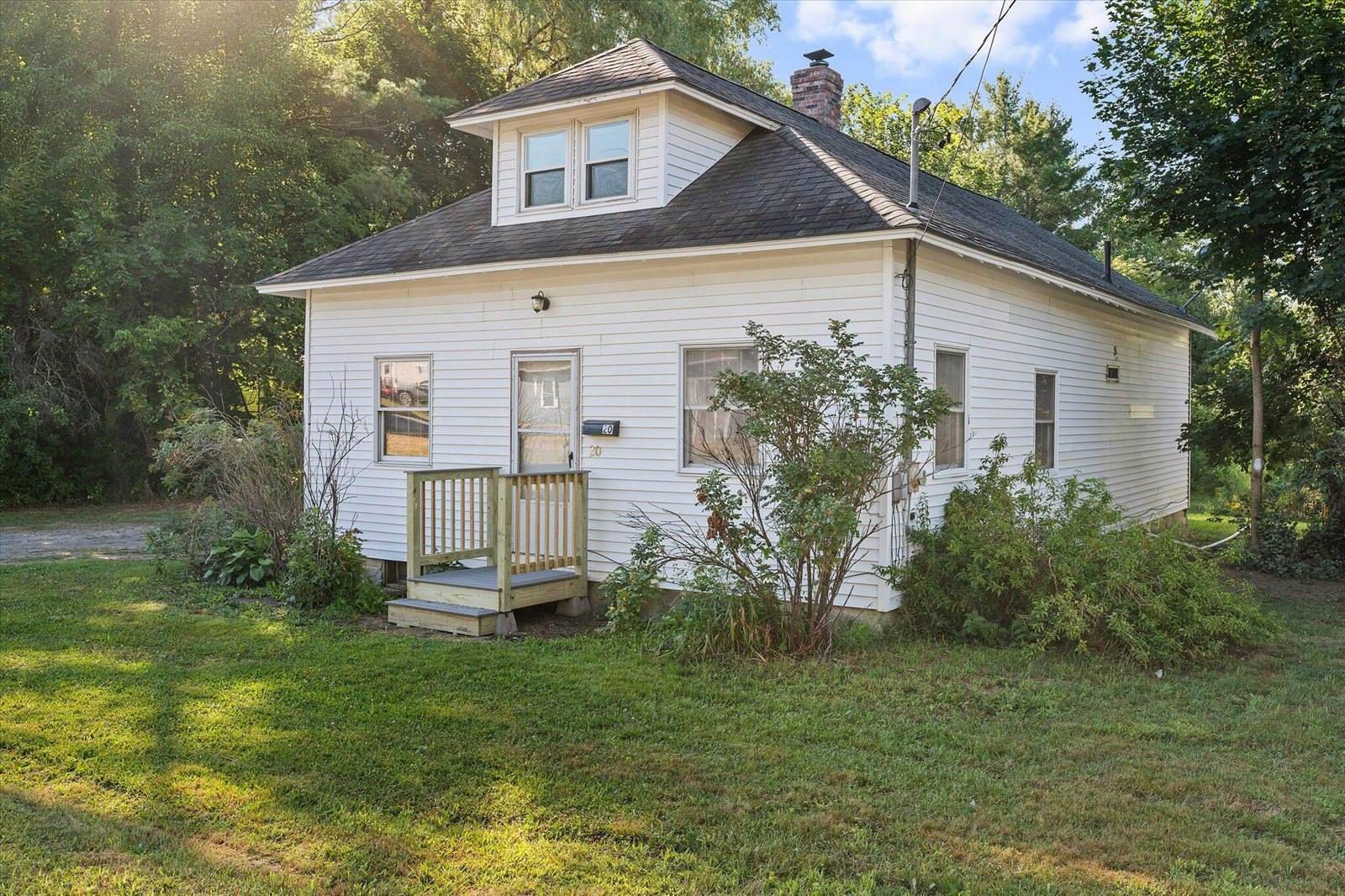 20 South Street, Newport, ME 04953