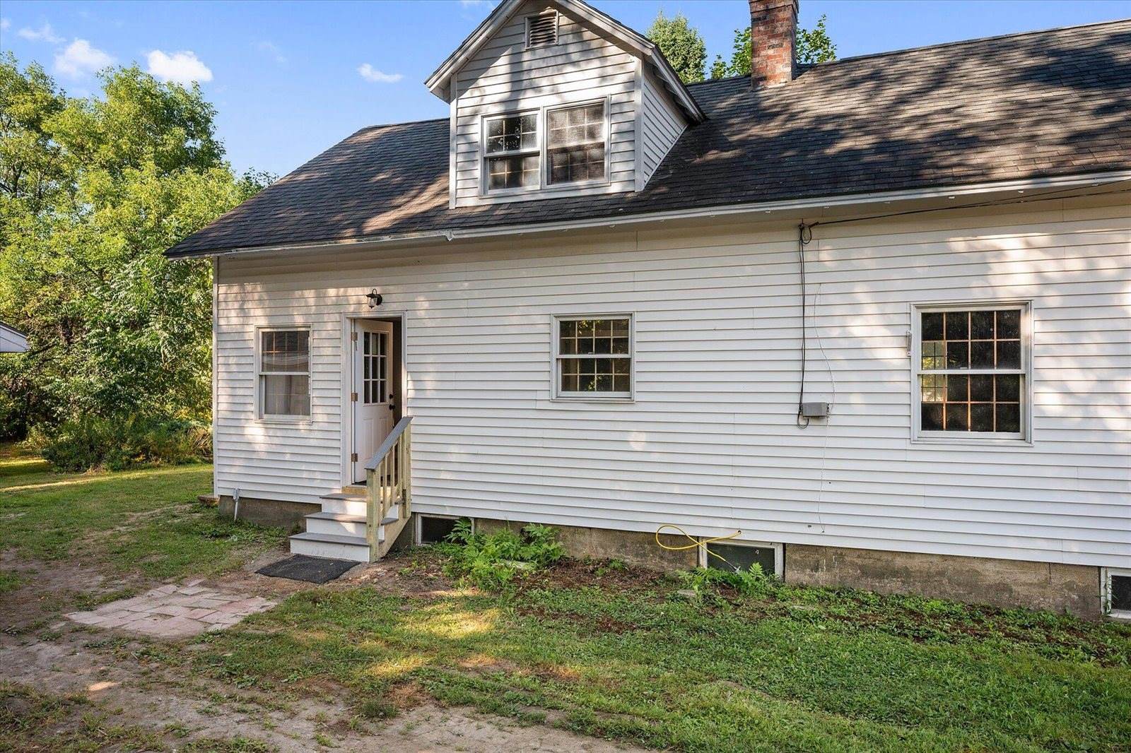 20 South Street, Newport, ME 04953