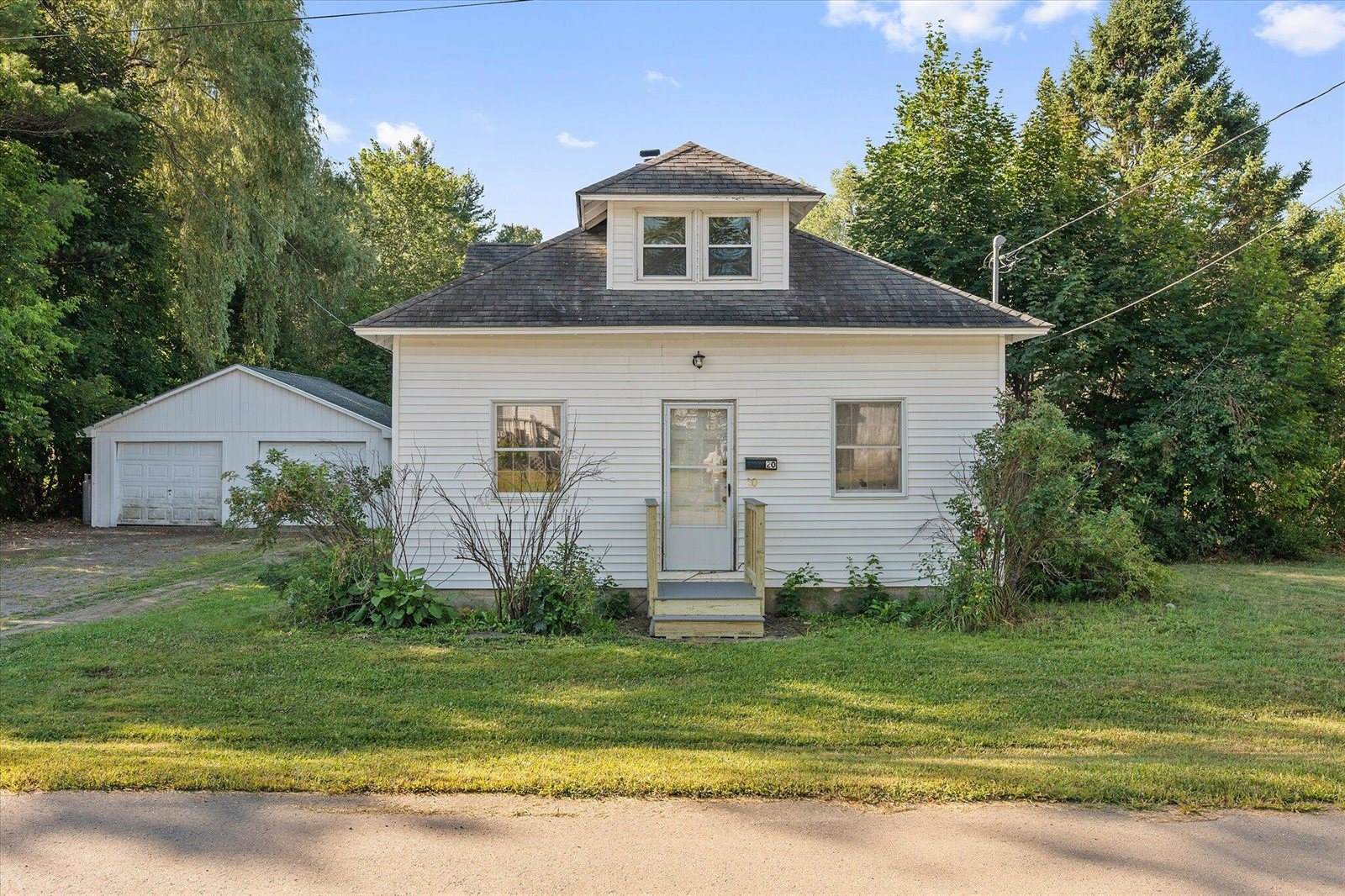 20 South Street, Newport, ME 04953