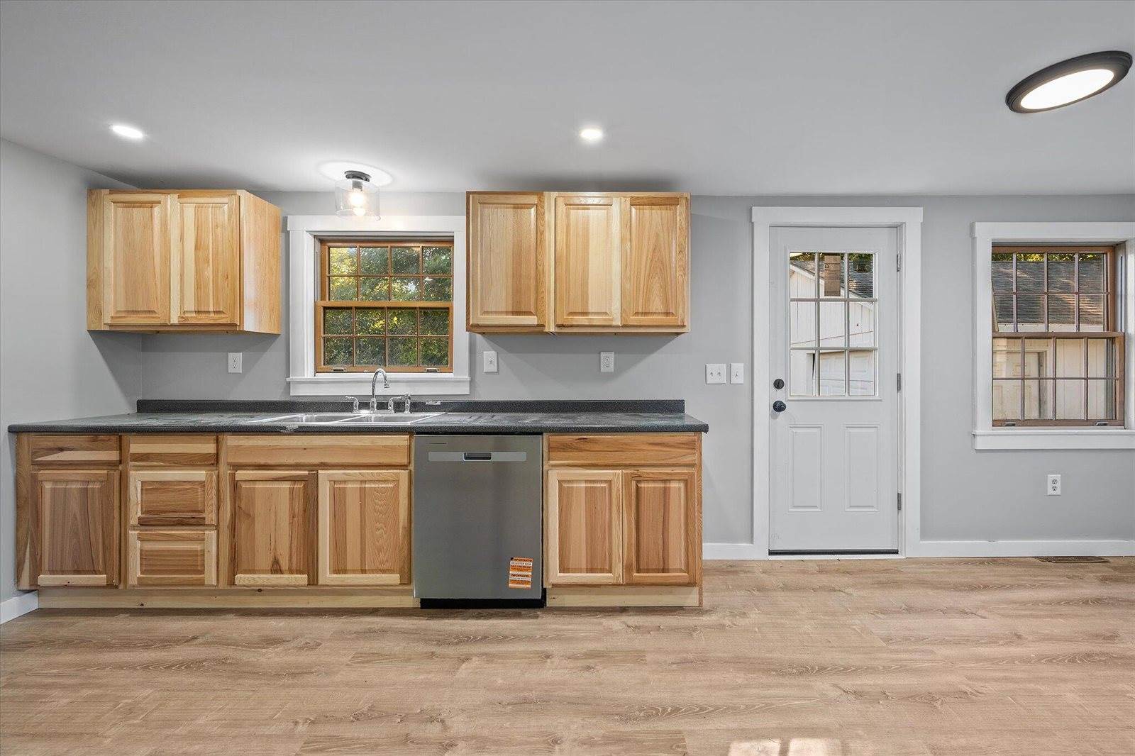 20 South Street, Newport, ME 04953