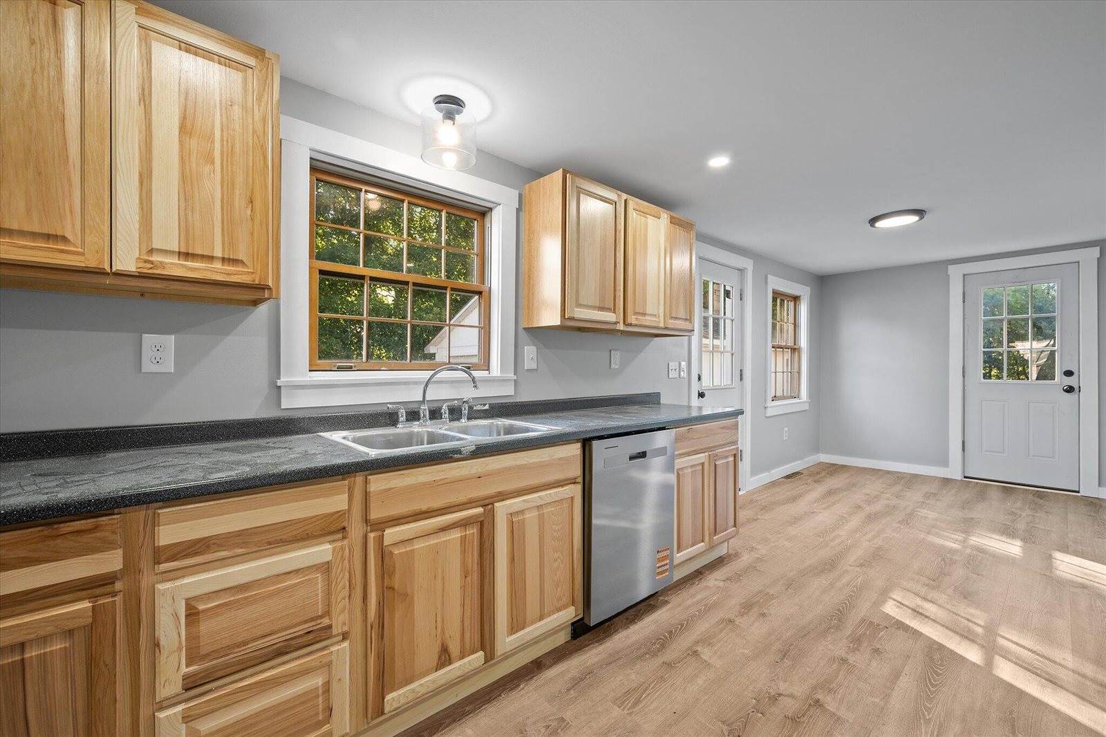 20 South Street, Newport, ME 04953