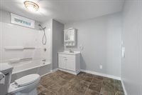 20 South Street, Newport, ME 04953