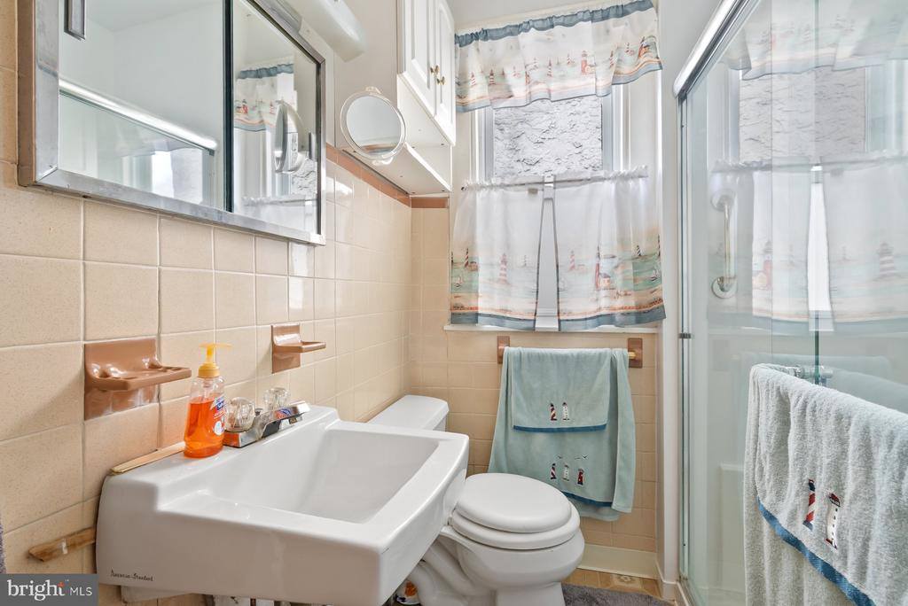 128 East Cooke Avenue, Glenolden, PA 19036