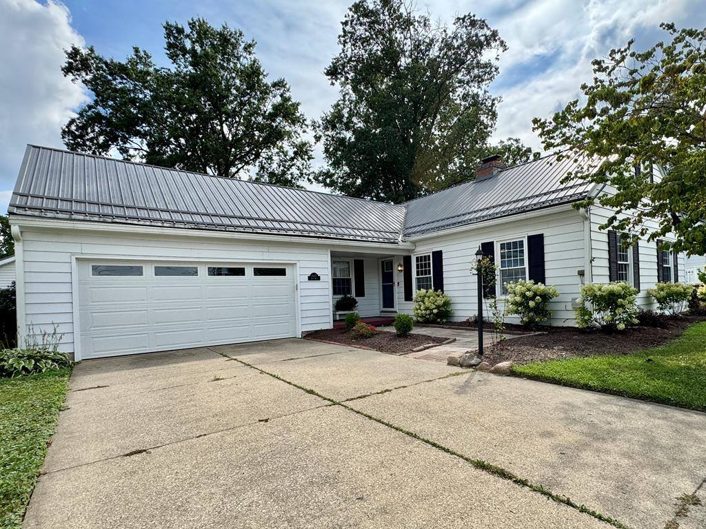 1427 Smith Rd, Ashland, OH 44805