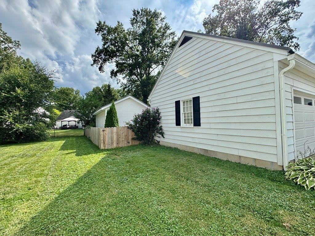 1427 Smith Rd, Ashland, OH 44805