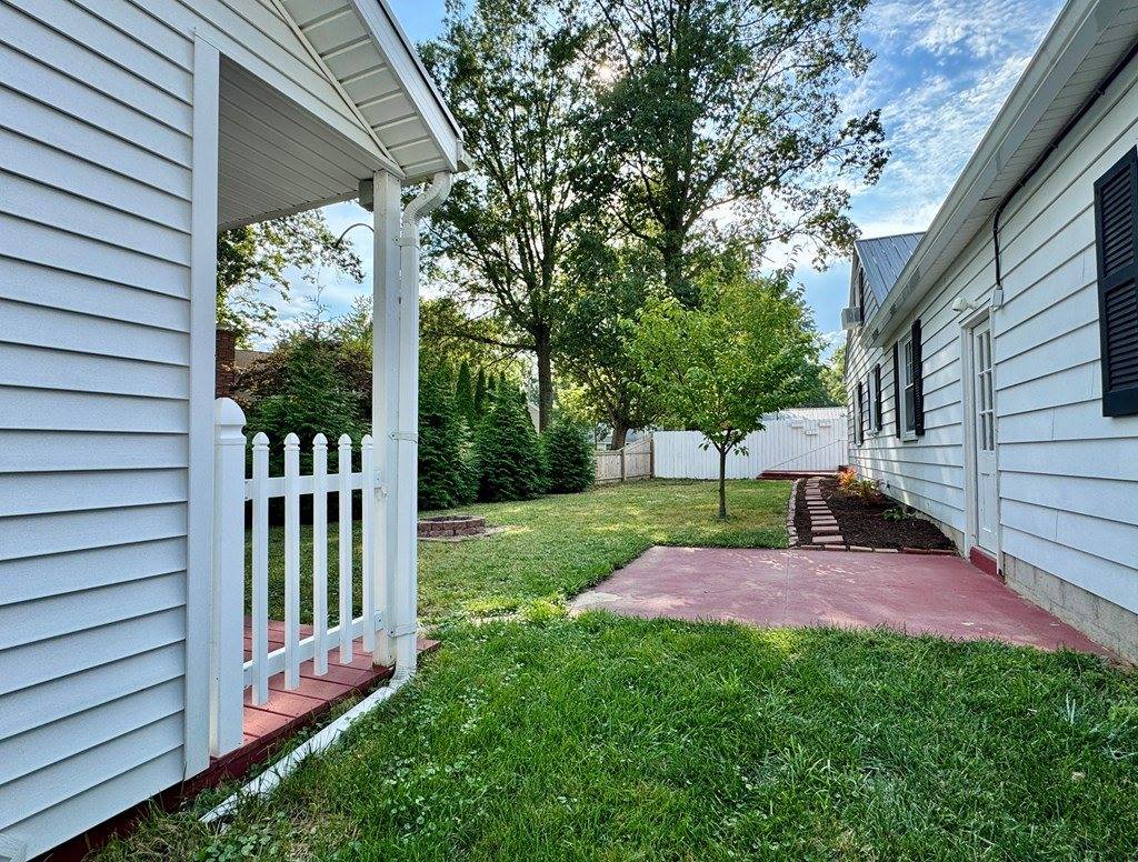 1427 Smith Rd, Ashland, OH 44805