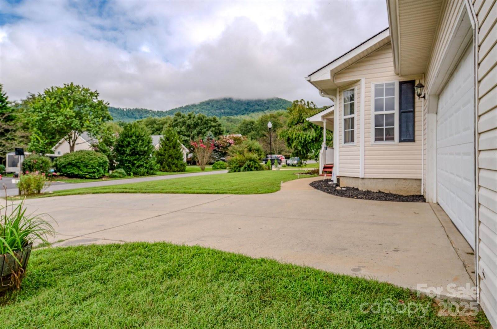 45 Eden Glen Road, Black Mountain, NC 28711