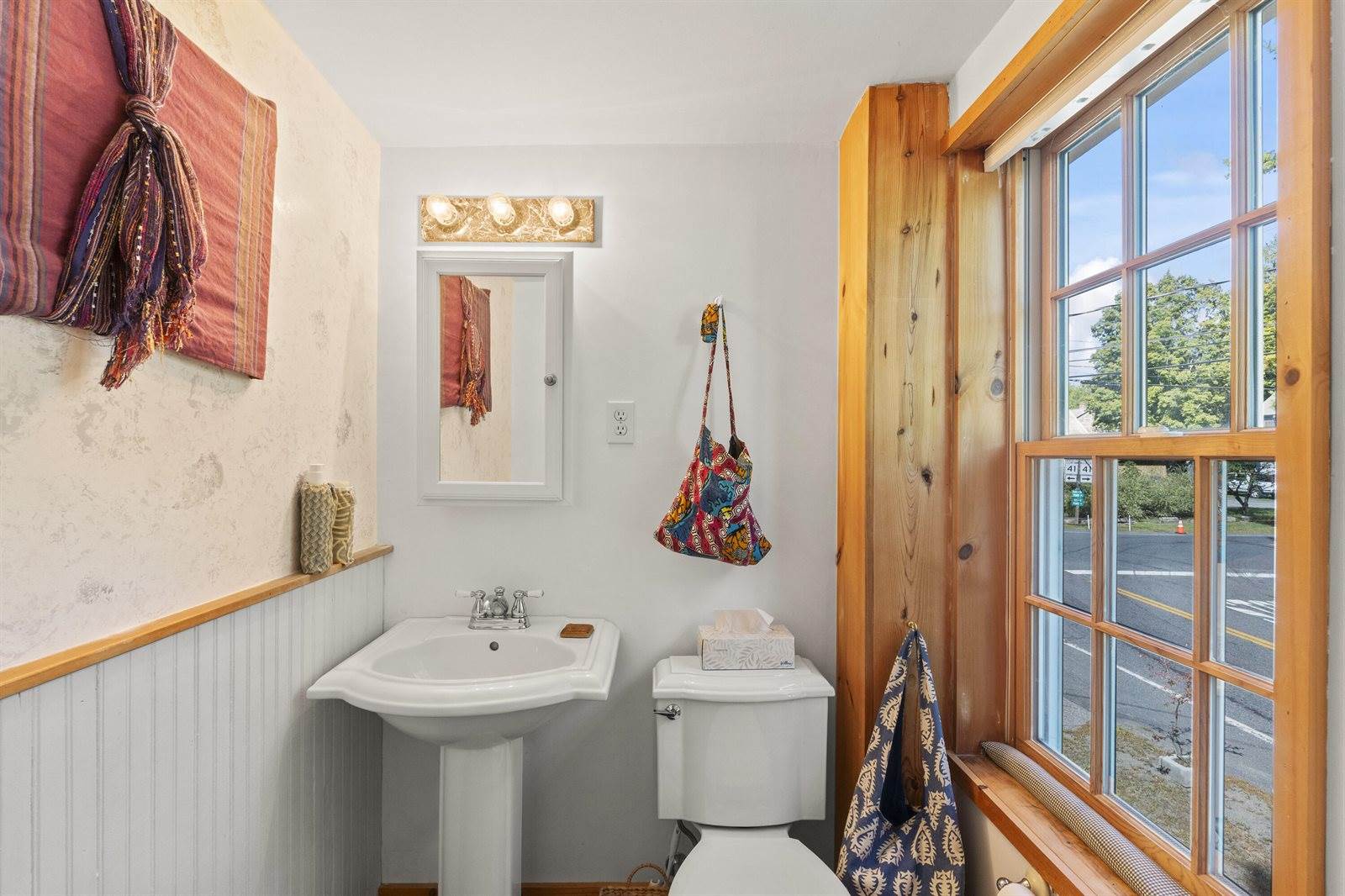 14 Main Street, Mount Vernon, ME 04352