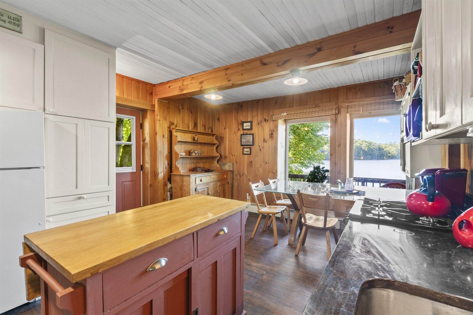 14 Main Street, Mount Vernon, ME 04352