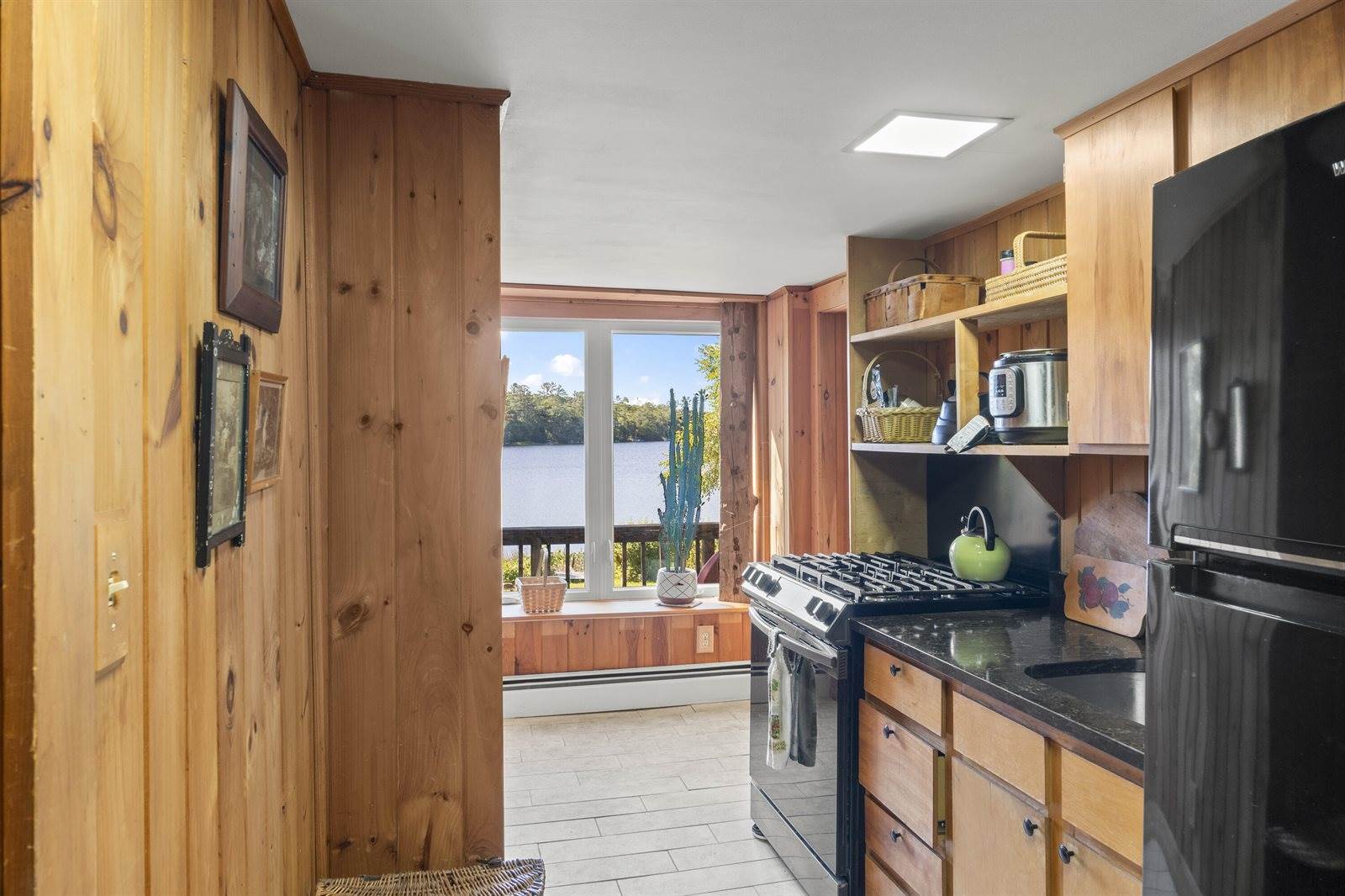 14 Main Street, Mount Vernon, ME 04352