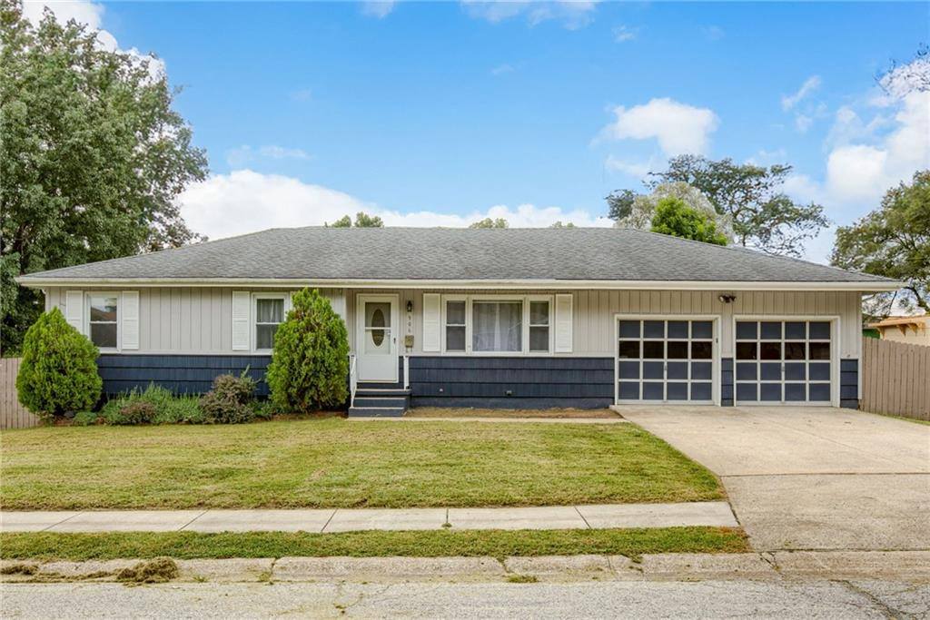 906 NW B Street, Blue Springs, MO 64015