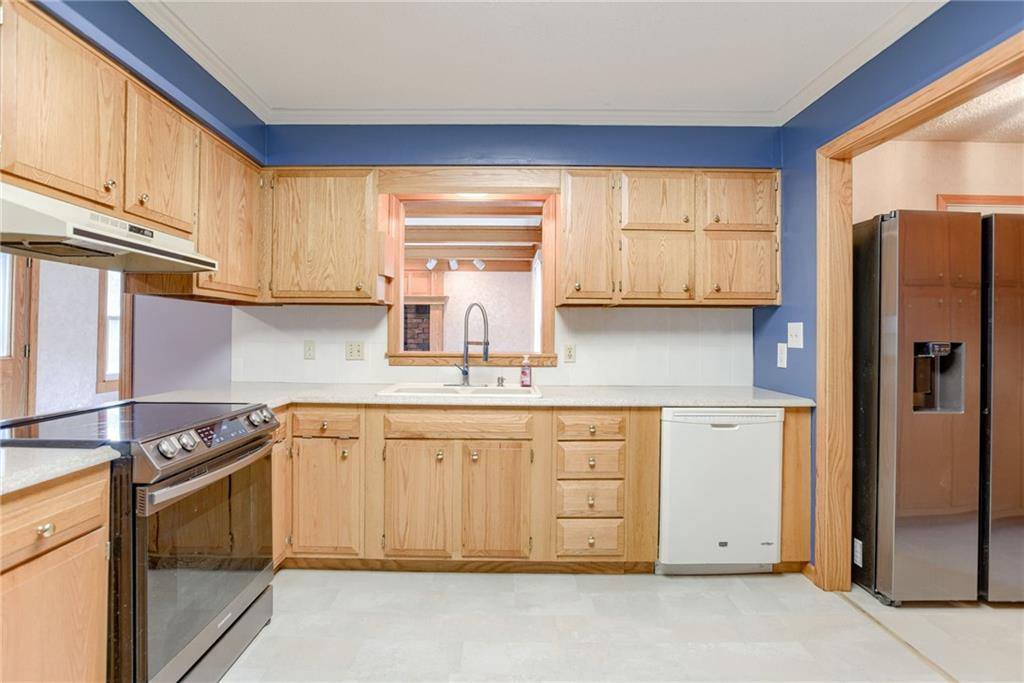 906 NW B Street, Blue Springs, MO 64015