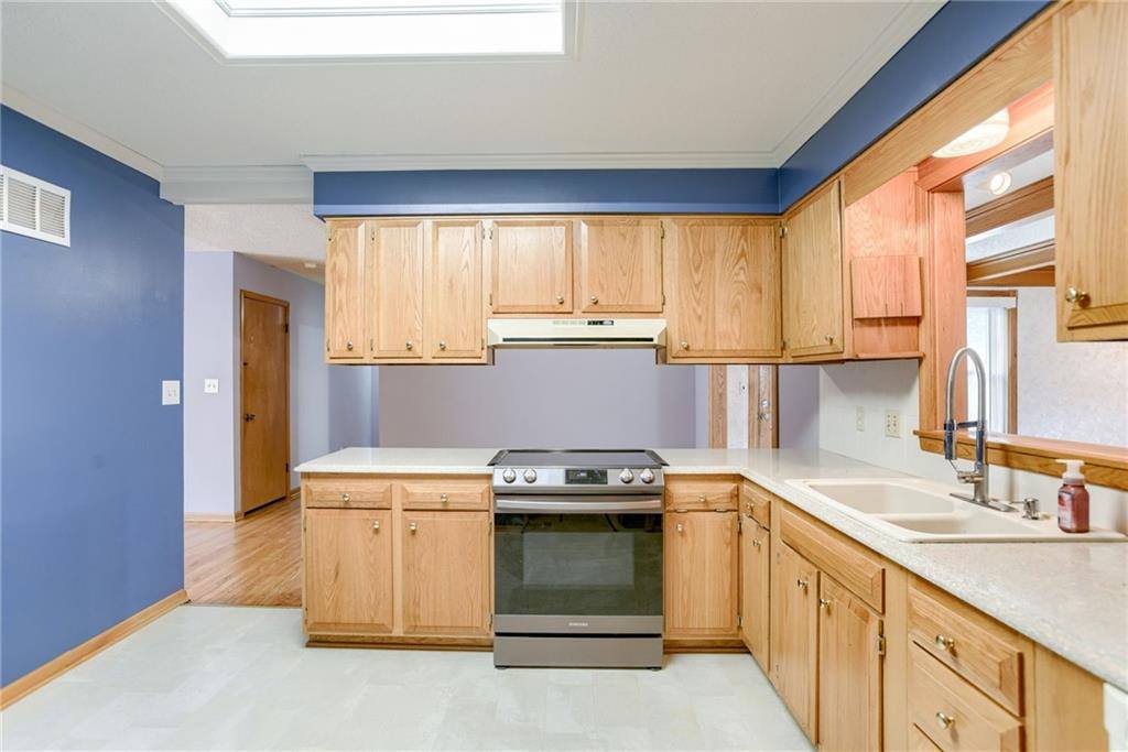 906 NW B Street, Blue Springs, MO 64015