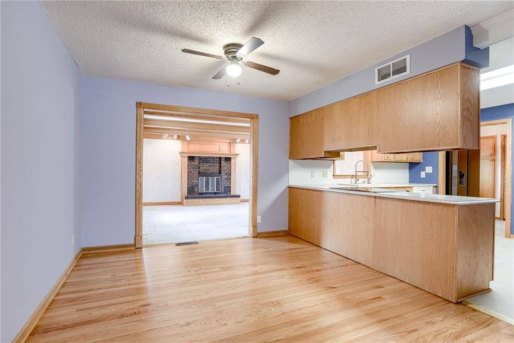 906 NW B Street, Blue Springs, MO 64015