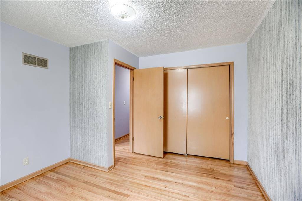 906 NW B Street, Blue Springs, MO 64015