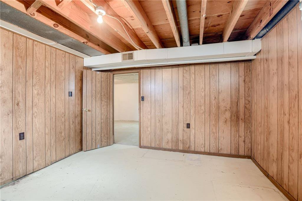 906 NW B Street, Blue Springs, MO 64015