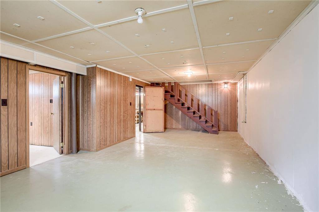 906 NW B Street, Blue Springs, MO 64015