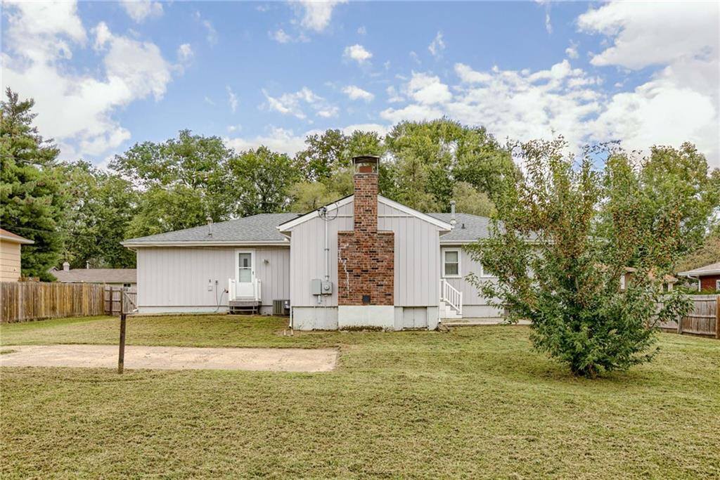 906 NW B Street, Blue Springs, MO 64015