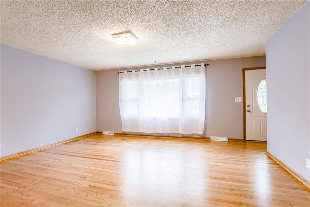 906 NW B Street, Blue Springs, MO 64015