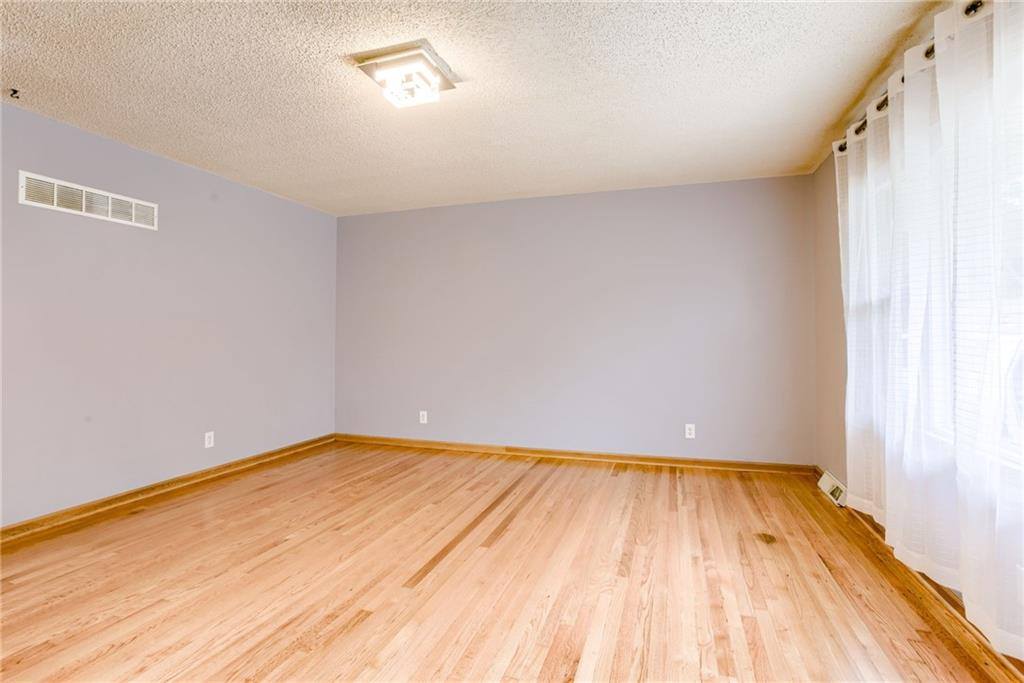 906 NW B Street, Blue Springs, MO 64015