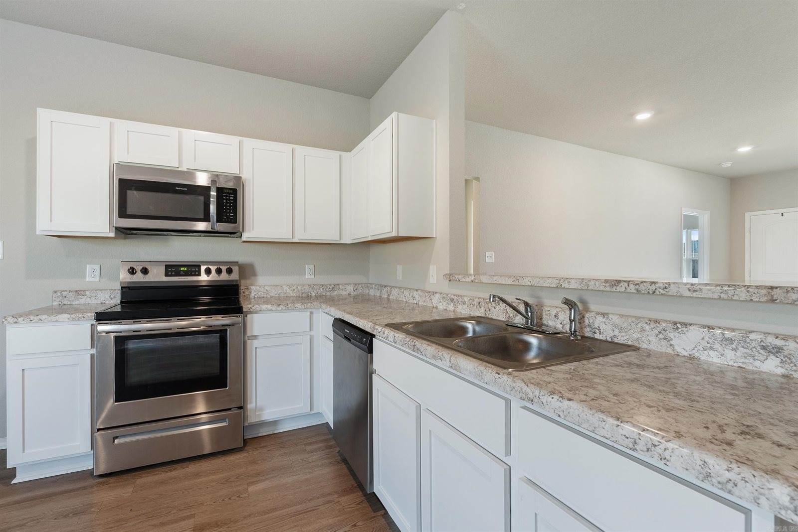 19 Curly Leaf Lane, Conway, AR 72032