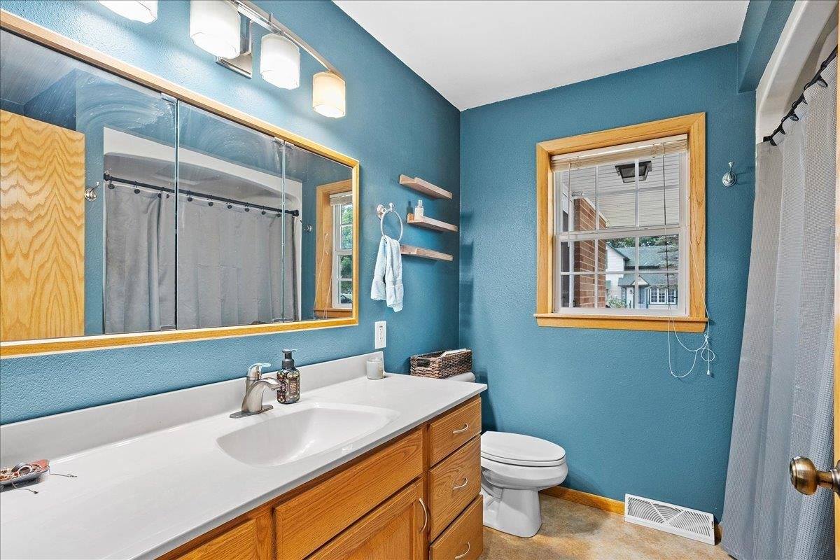 211 Chestnut Street, Marathon, WI 54448