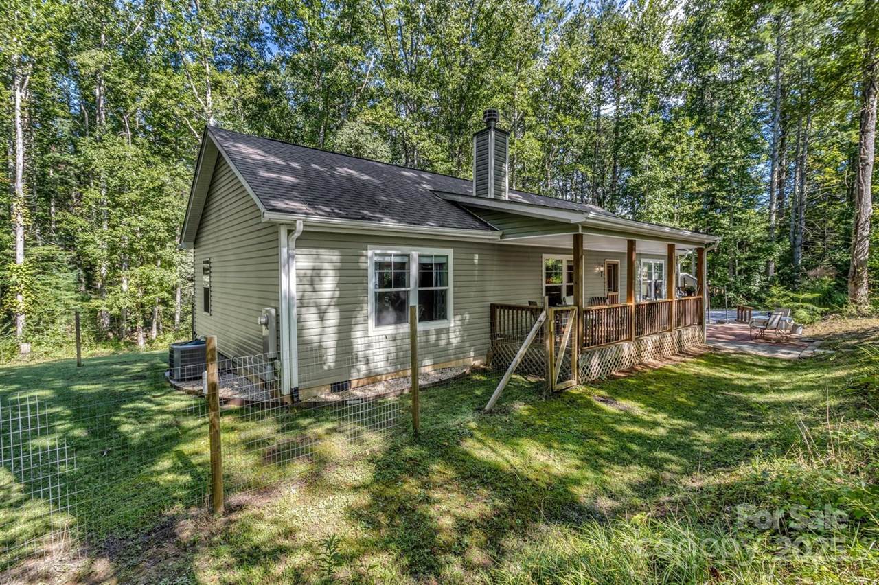 62 Hermit Springs Trail, Hendersonville, NC 28739