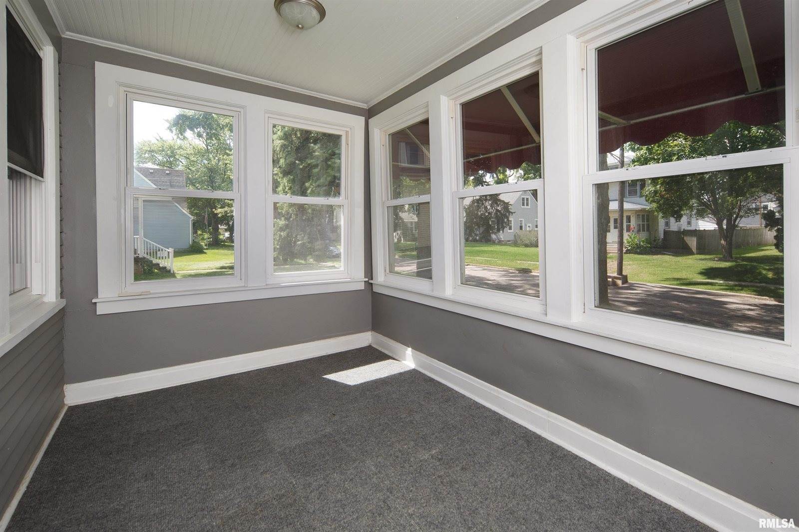 2433 Davenport Avenue, Davenport, IA 52803