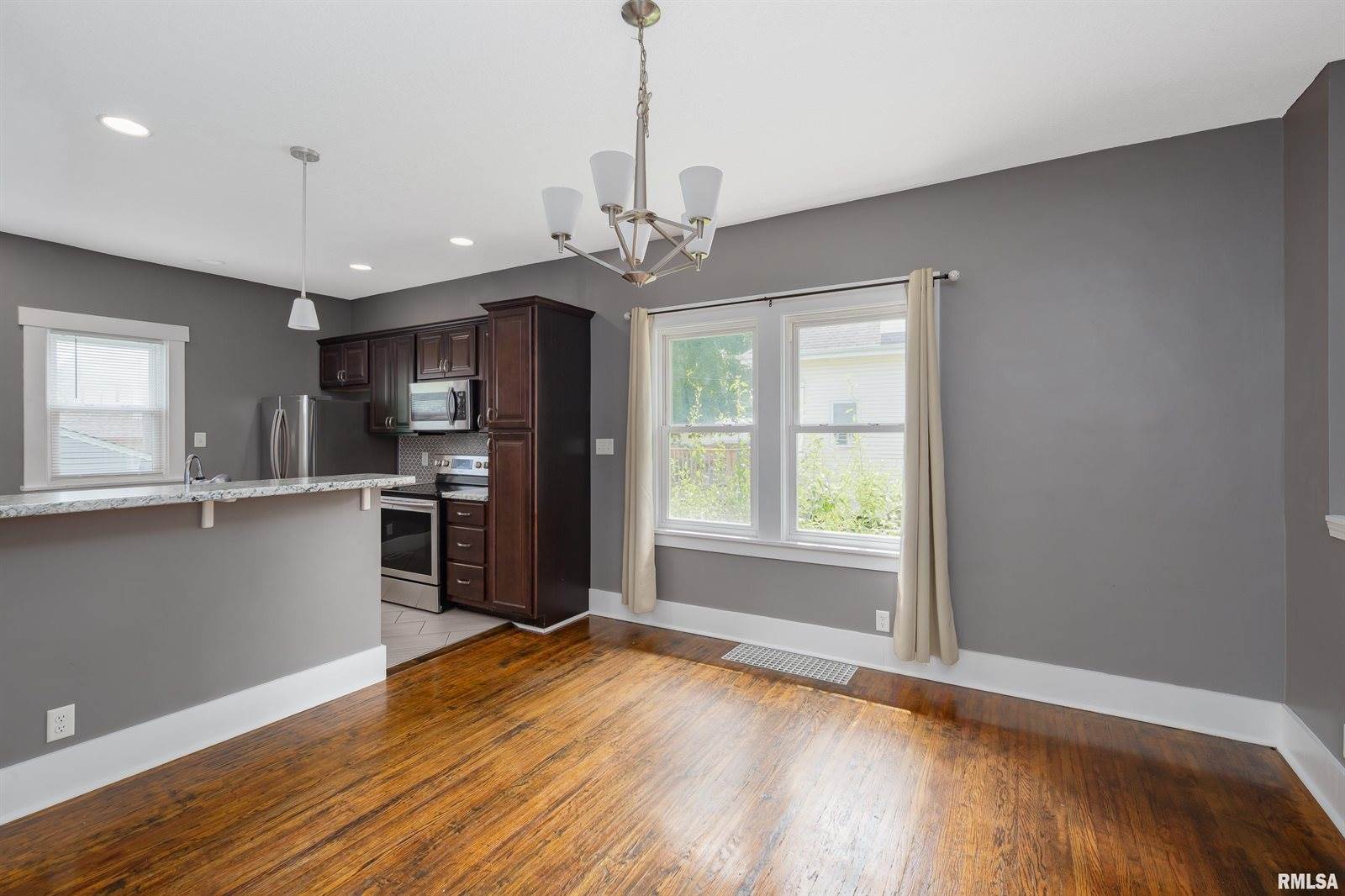 2433 Davenport Avenue, Davenport, IA 52803