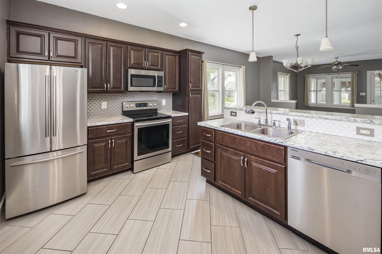 2433 Davenport Avenue, Davenport, IA 52803