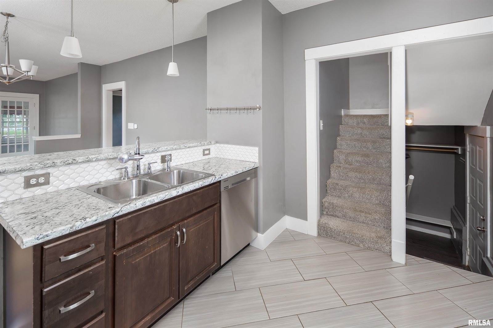 2433 Davenport Avenue, Davenport, IA 52803