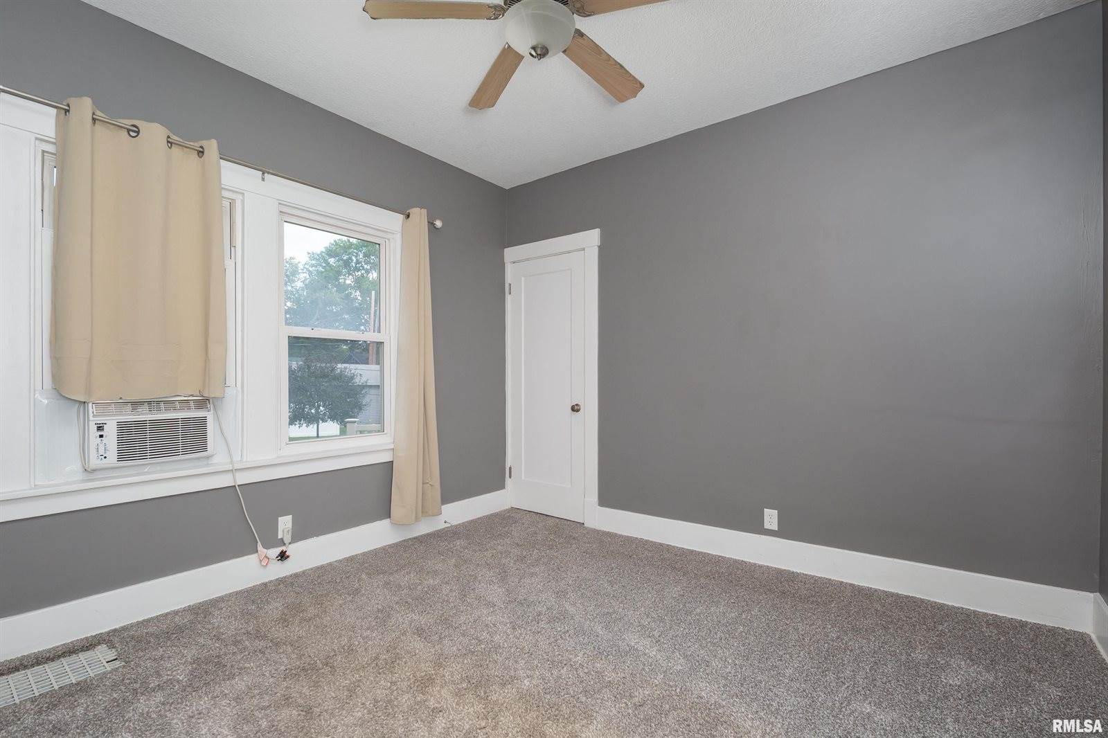 2433 Davenport Avenue, Davenport, IA 52803