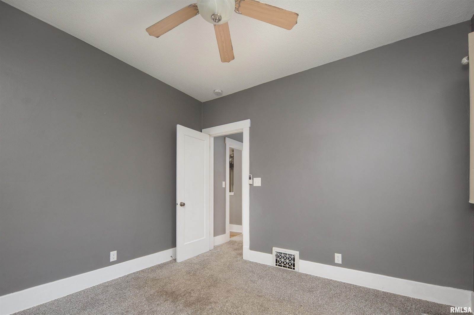 2433 Davenport Avenue, Davenport, IA 52803