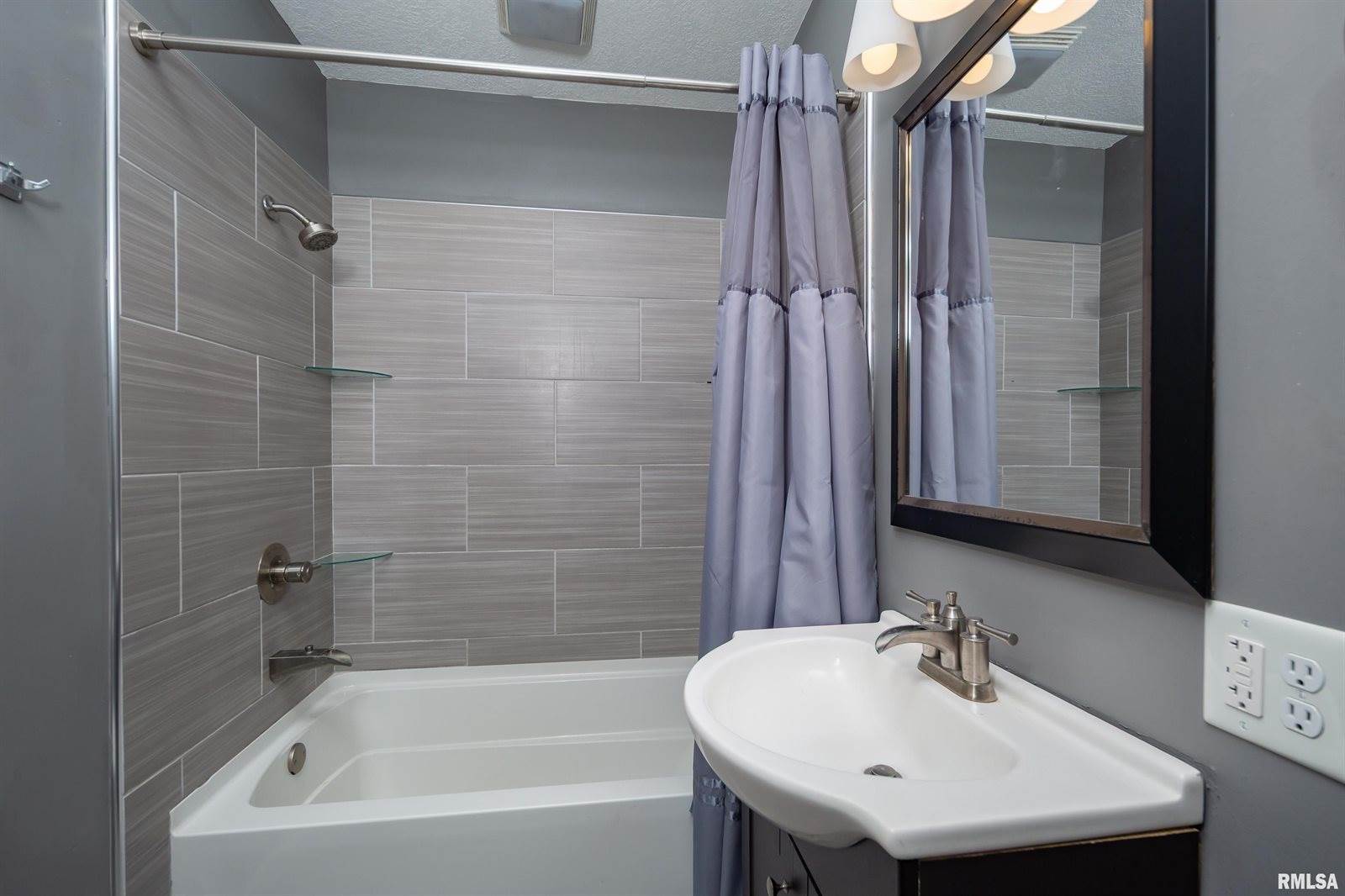 2433 Davenport Avenue, Davenport, IA 52803