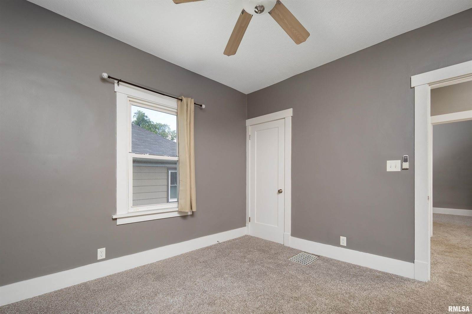 2433 Davenport Avenue, Davenport, IA 52803