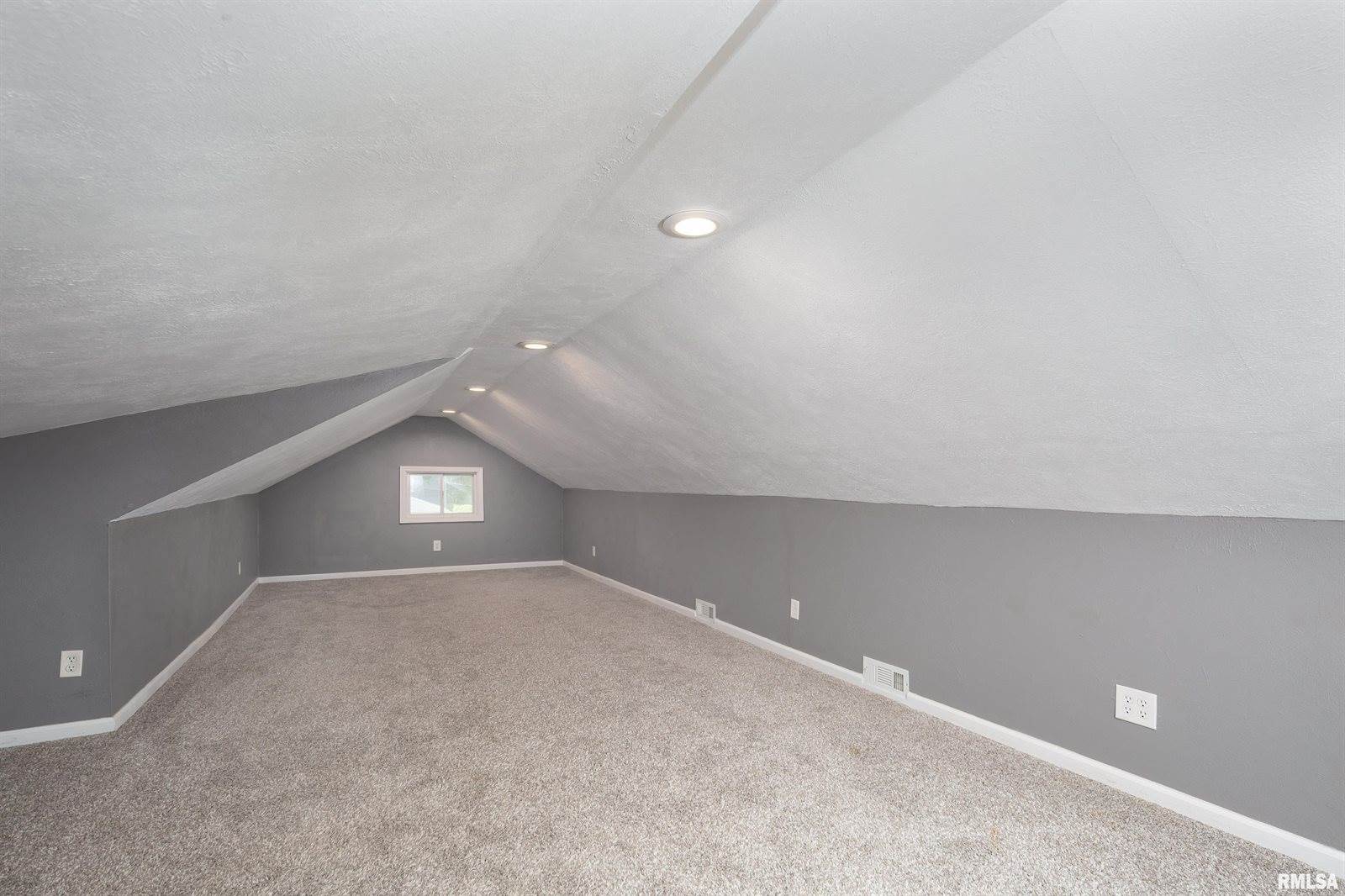 2433 Davenport Avenue, Davenport, IA 52803