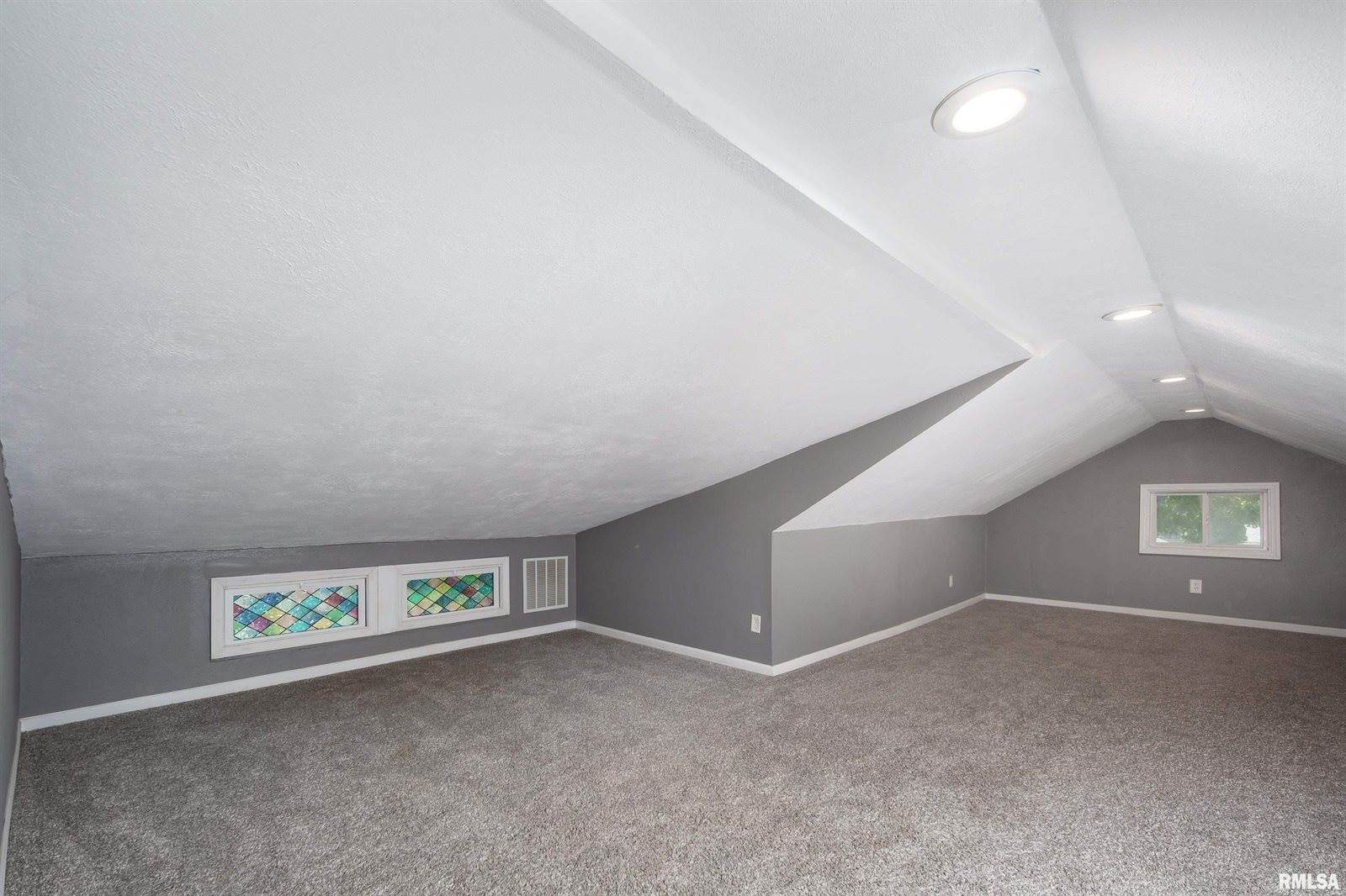 2433 Davenport Avenue, Davenport, IA 52803