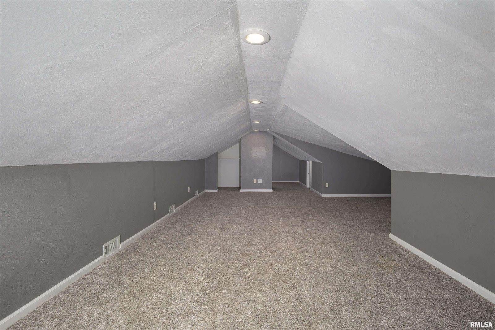 2433 Davenport Avenue, Davenport, IA 52803