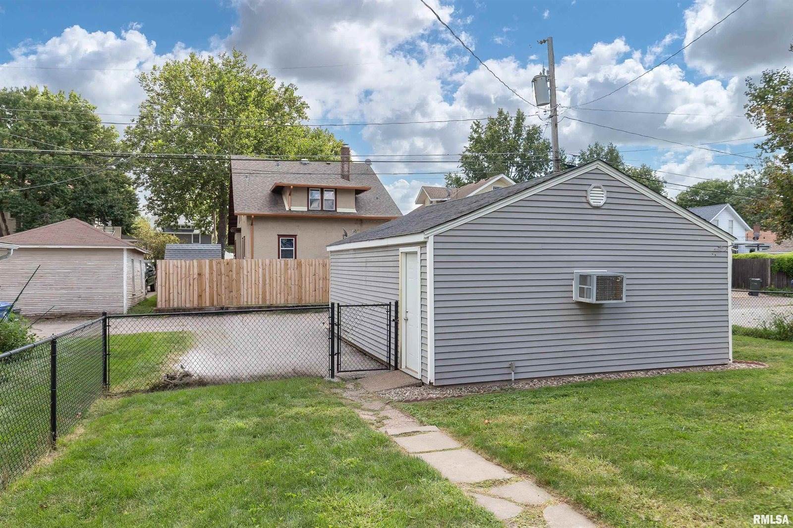 2433 Davenport Avenue, Davenport, IA 52803