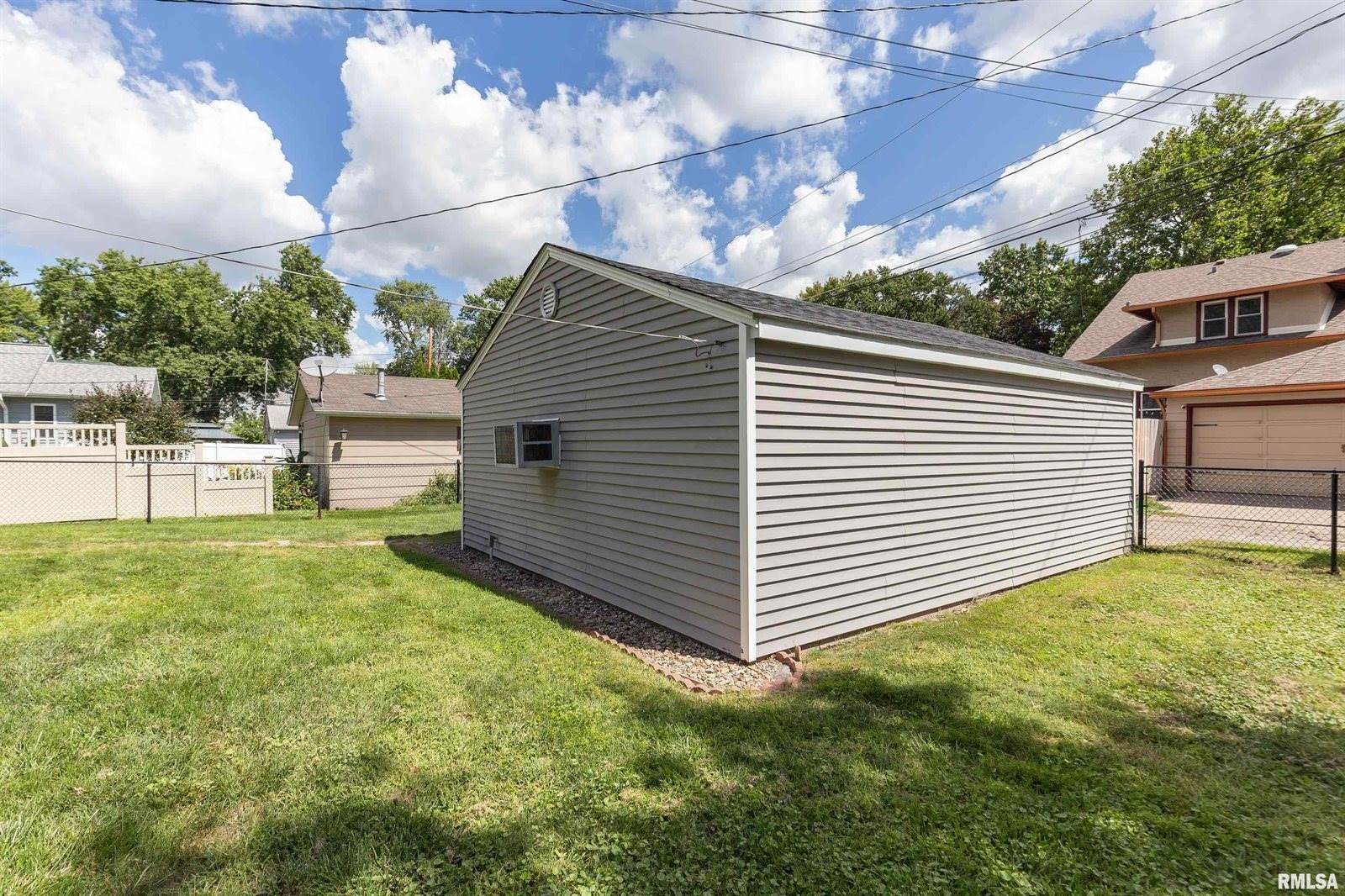 2433 Davenport Avenue, Davenport, IA 52803