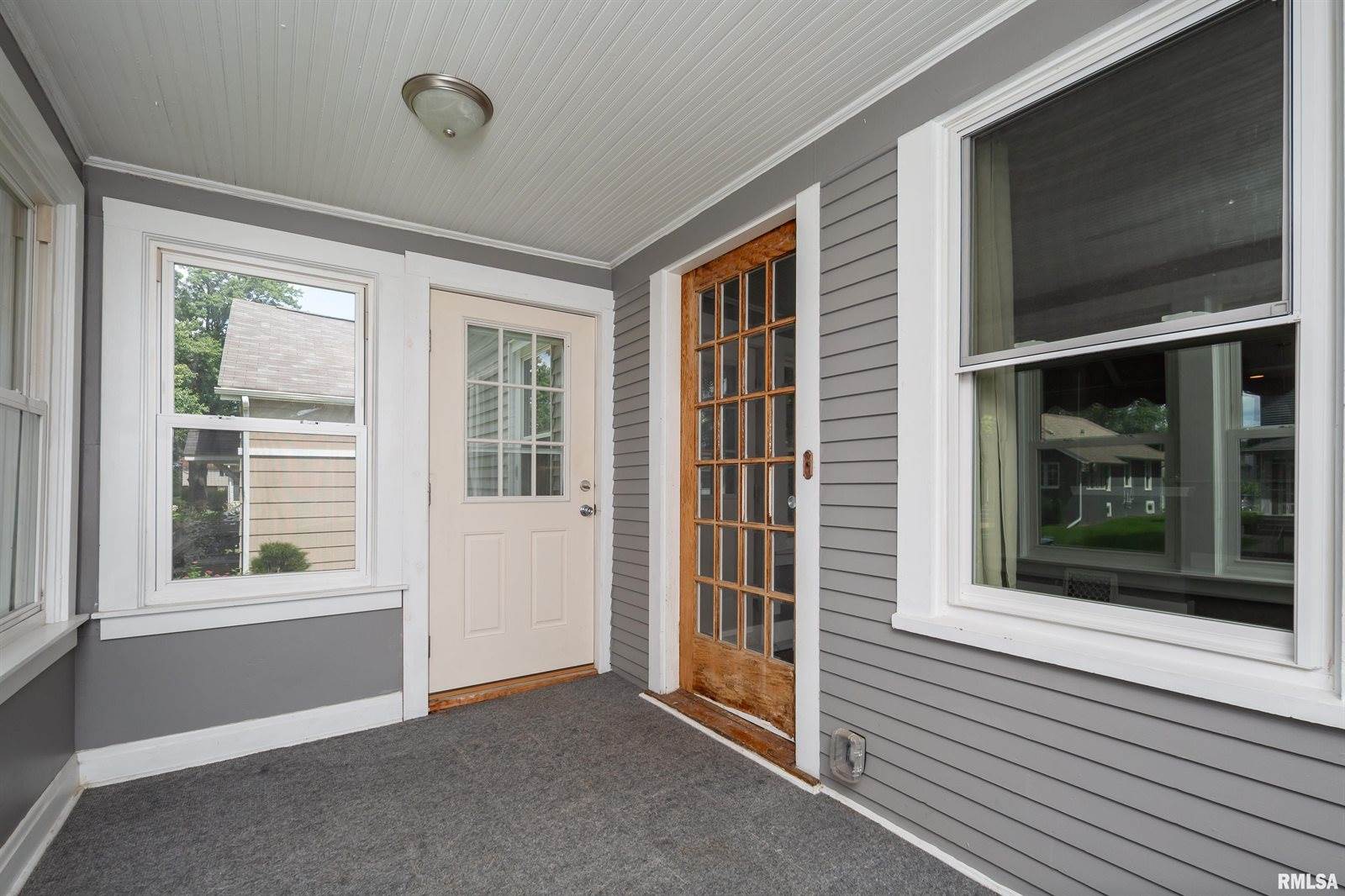 2433 Davenport Avenue, Davenport, IA 52803