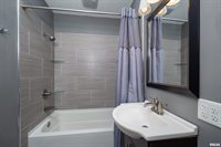 2433 Davenport Avenue, Davenport, IA 52803