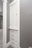 2433 Davenport Avenue, Davenport, IA 52803